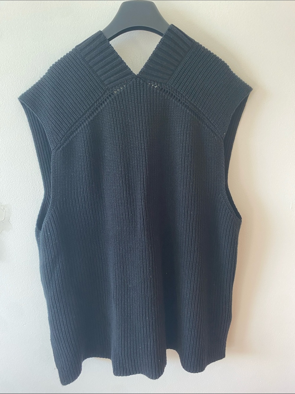 H&M Black Ribbed V-Neck Knit Sweater Vest - Picture 7 of 8